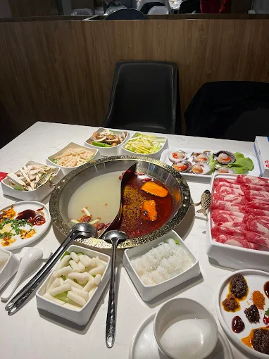Hotpot ShuYu cu ingrediente proaspete – București