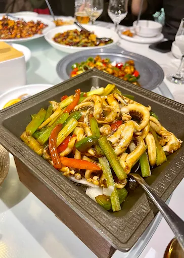 Interior restaurant ShuYu – hotpot autentic chinezesc București